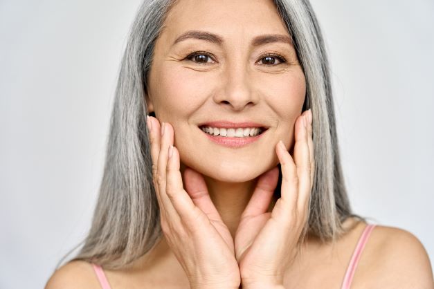 Smiling woman with healthy eyes